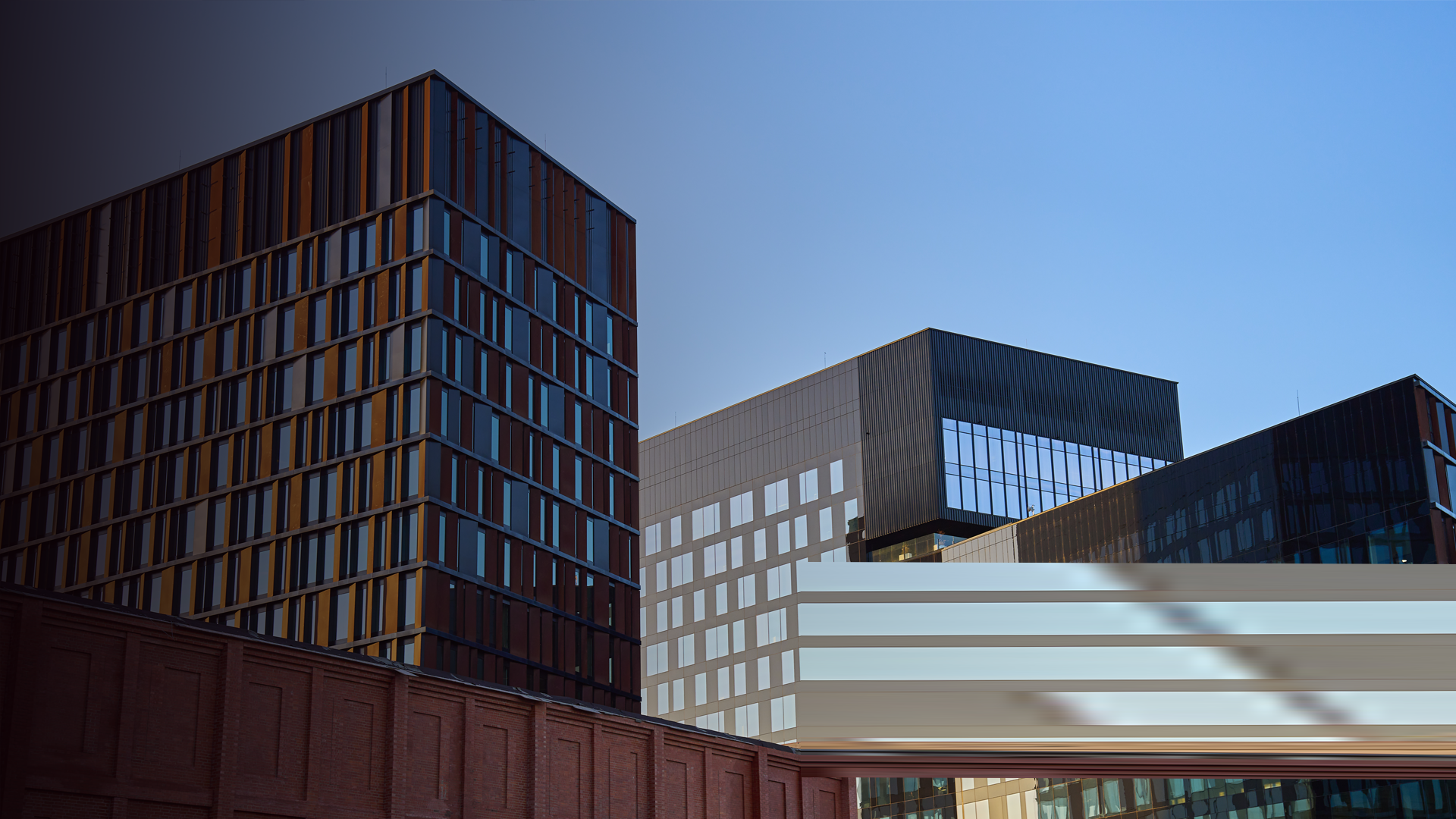 Keypoint_Modern glass office buildings reflecting city skyline at sunset By Lazy_Bear_envato