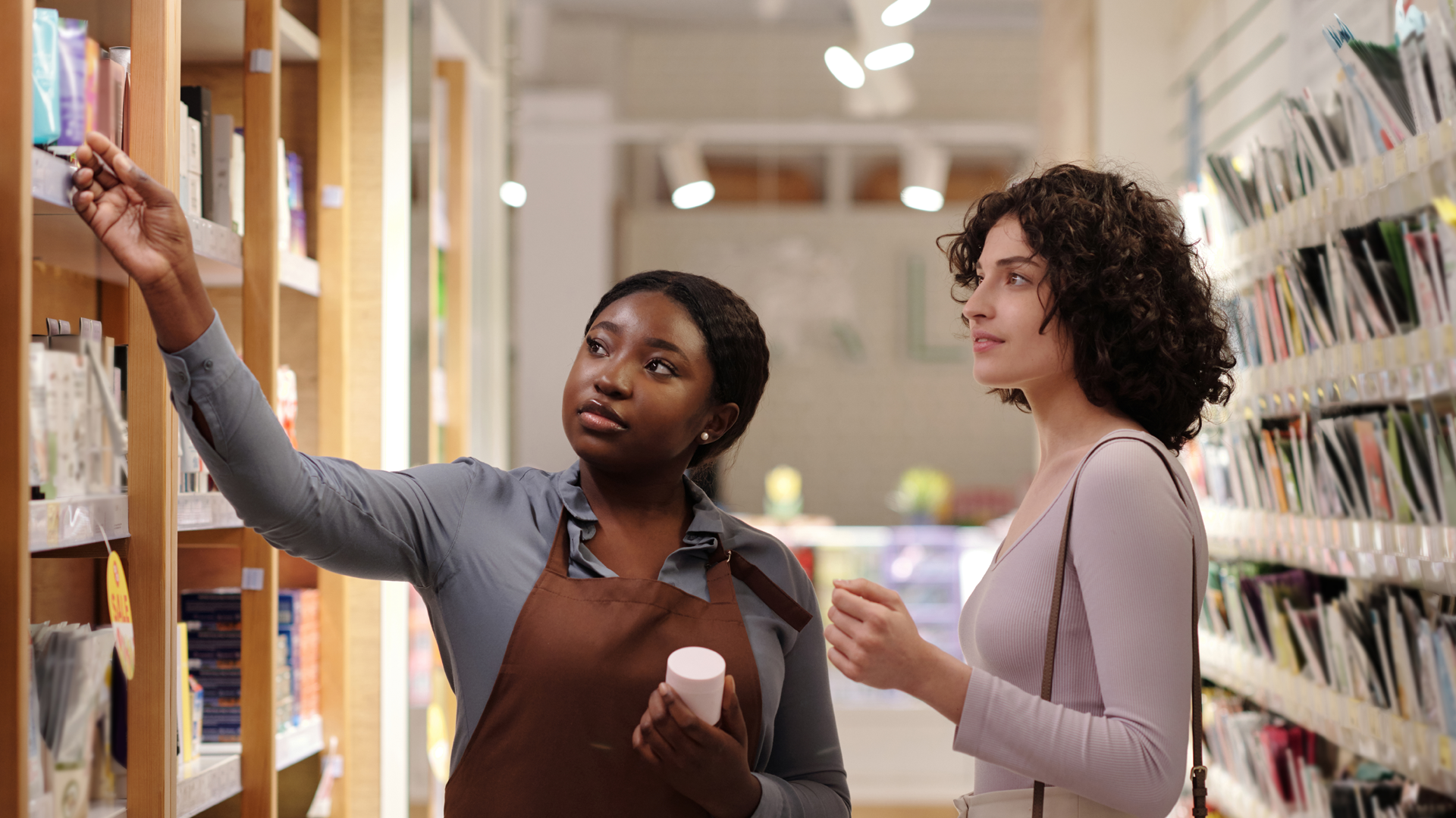 Envato_Showing customer new cosmetic products By Pressmaster_L0